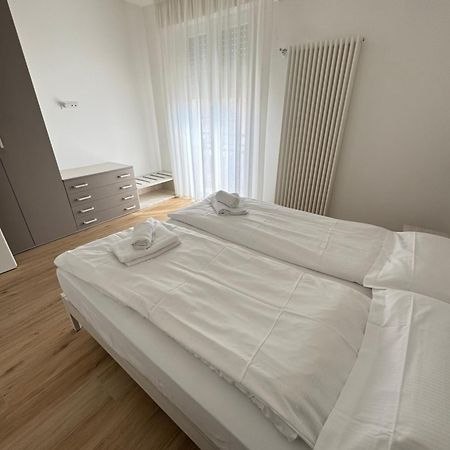 Berengario Suites Torri Del Benaco Bagian luar foto