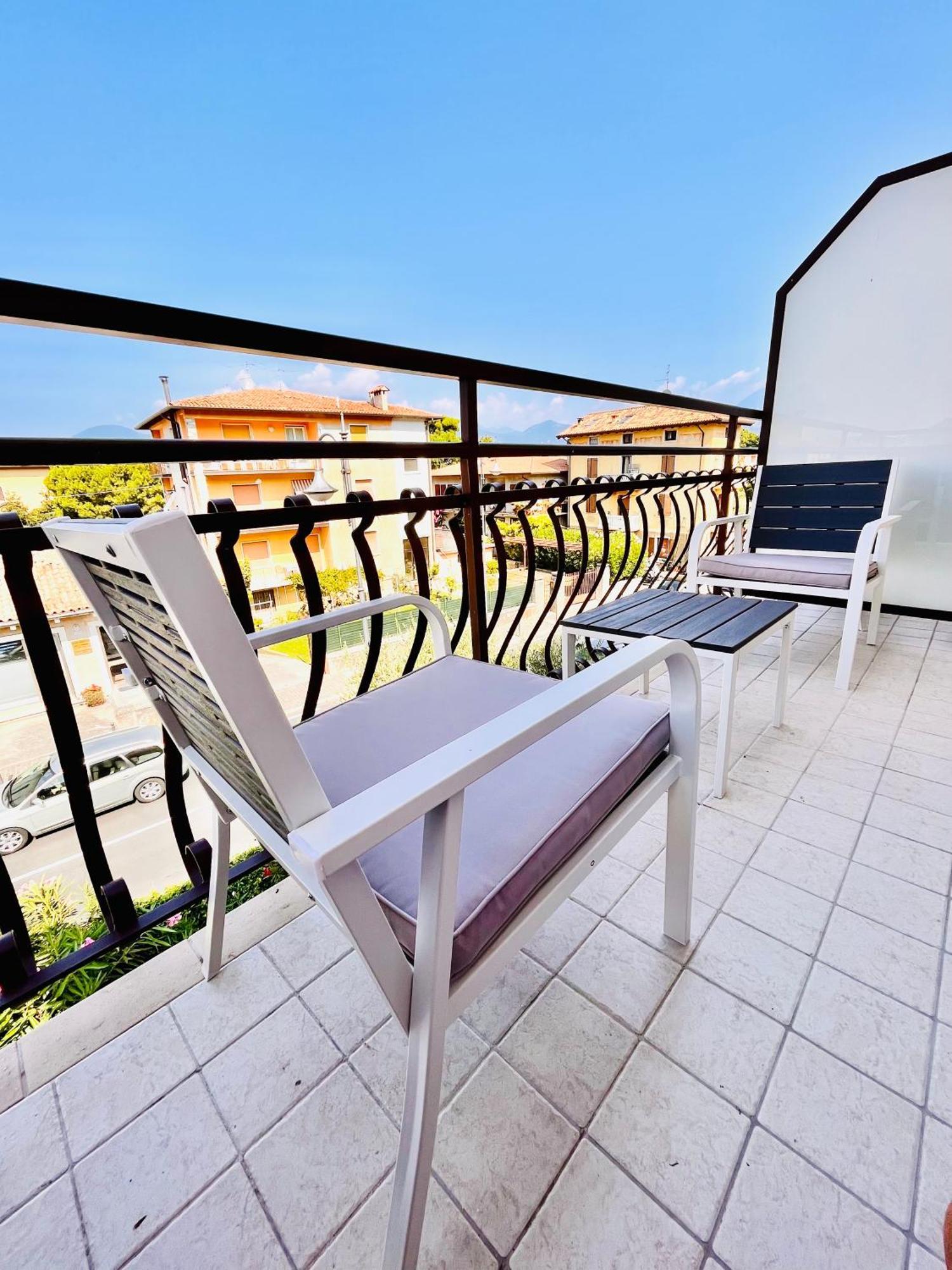 Berengario Suites Torri Del Benaco Bagian luar foto